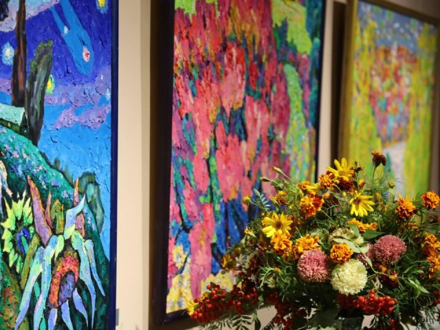 Более 60 авторов показали свои работы на выставке «Осенний вернисаж» в Серпухове