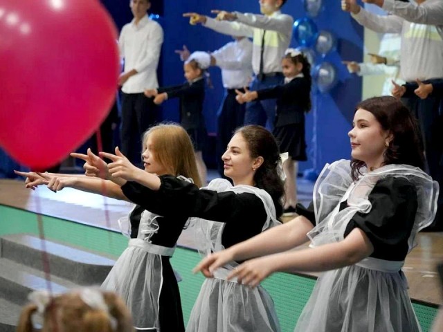 «Школа, школа, я скучала»: ученики из Котельников — о возвращении в альму-матер