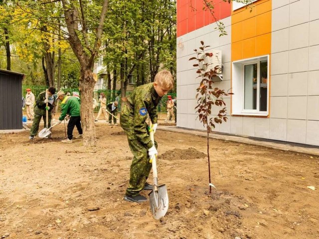 Бело-розовые бутоны яблонь украсят весной территорию вокруг «Планеты талантов»