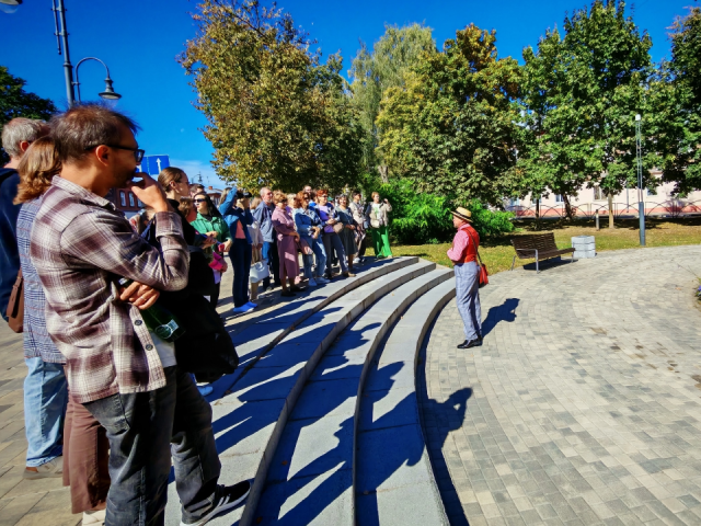 Почти 70 туристов изучили улицы города «вдоль» и «поперек»