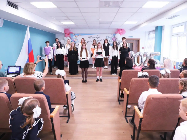 В школе №6 города Рошаля торжественно открыли новый учебный год