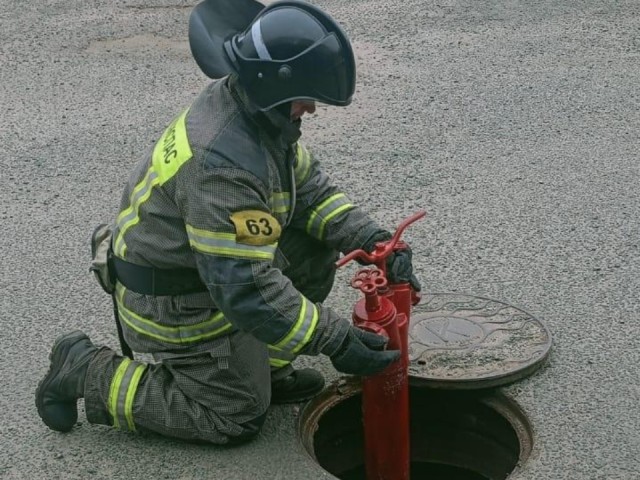 Спасатели «Мособлпожспаса» проверили пожарные гидранты на исправность