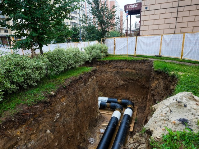 В Лопатинском микрорайоне восстанавливают газоны после ремонта теплосетей