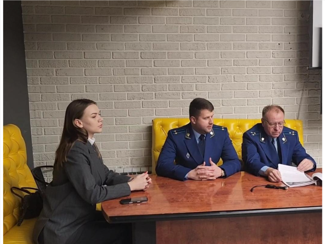 В Долгопрудном прокуратура рассказала, как не стать дроппером по незнанию