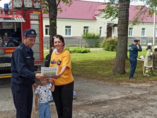 Подмосковные спасатели приняли участие в празднике в Талдомском округе