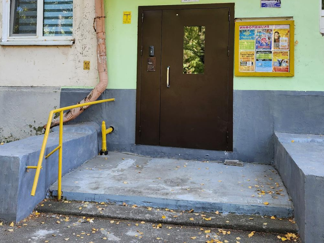 Подъезд на ул. Ленина в Дзержинском полностью обновят к концу сентября