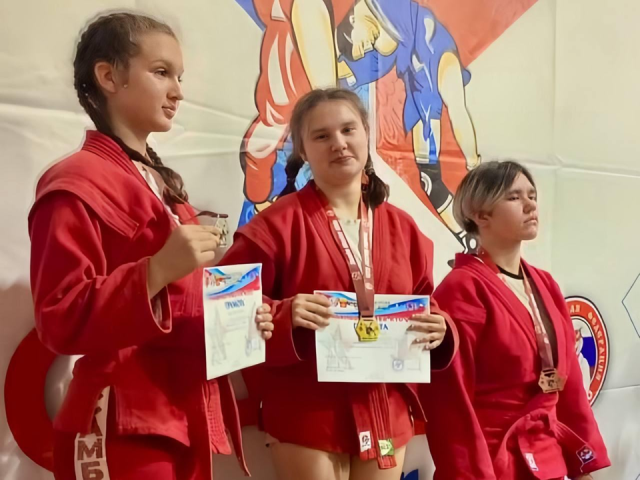 Воспитанницы колледжа из Серпухова взяли золото на соревнованиях по самбо