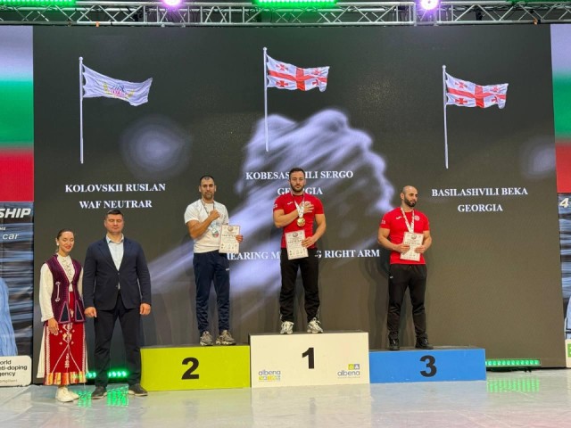 Армрестлер из Чехова завоевал две серебряные медали на Чемпионате мира в Албене