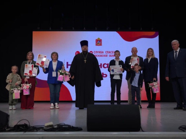 В Подольске наградили детей, рисовавших спасателей