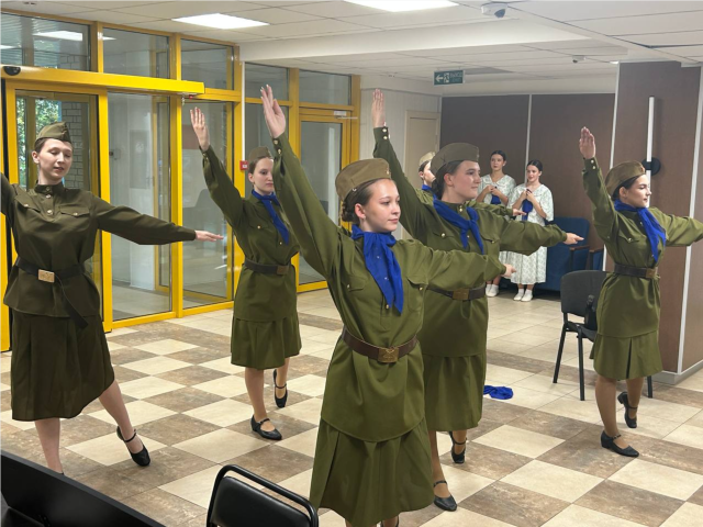 Творческие коллективы выступили с концертом для военных в госпитале Хлебниково