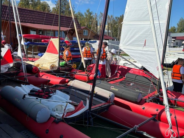На озере Сенеж прошла регата для людей с ограниченными возможностями