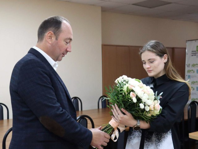 Память о герое: в Ступине семье погибшего участника СВО передали медаль