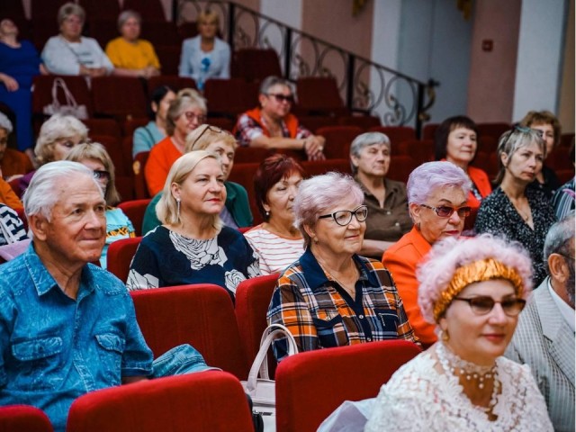 Зрители долго аплодировали фильмам, снятым пенсионерами из Орехово-Зуево