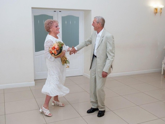 Полвека вместе: пара вновь обменялась кольцами спустя 50 лет