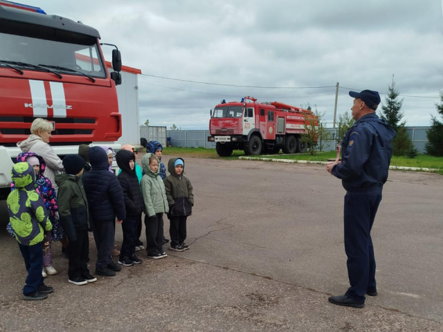 Ученики Рыбненской школы побывали в гостях у пожарных