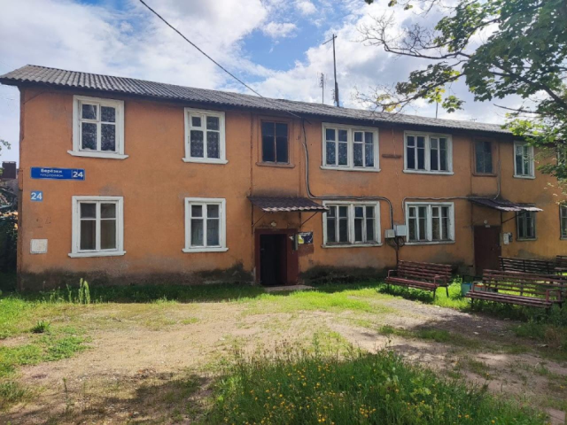 В поселке Жуково демонтировали ветхое здание