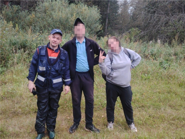 В Волоколамском округе спасатели помогли заблудившимся грибникам выйти из леса