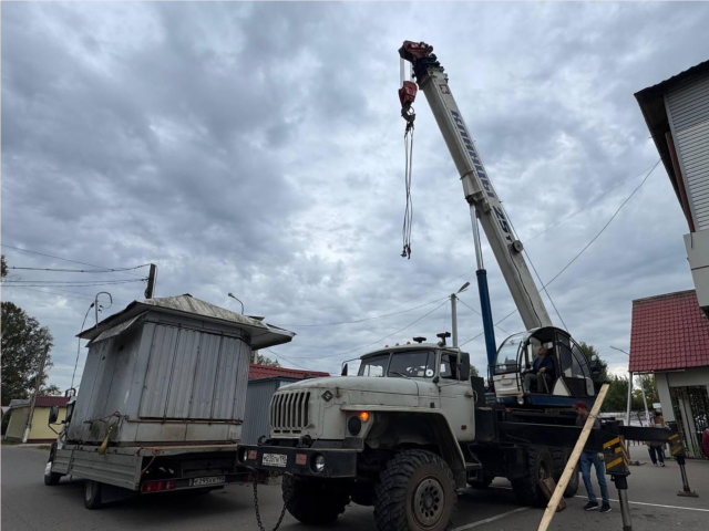 В селе под Шаховской демонтировали устаревший киоск «Союз печати»
