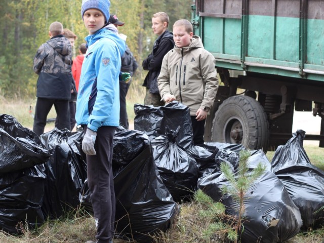 Тонны мусора исчезли из леса Белоомута