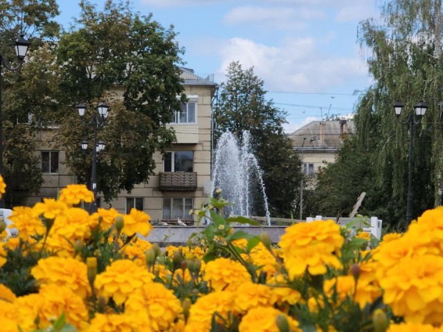 В сквере генерала Белова в Кашире наводят порядок после реконструкции теплосети