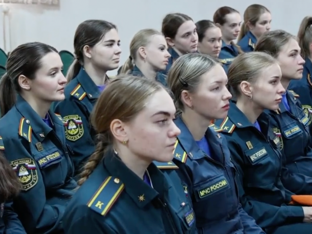 Девушки-курсанты МЧС испытали себя на пожарно-спасательных учениях в Щелкове
