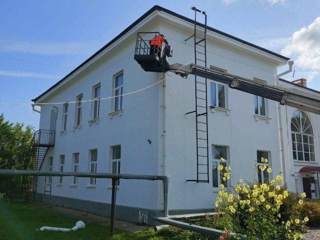 В Новопетровской школе обновили крышу детского сада