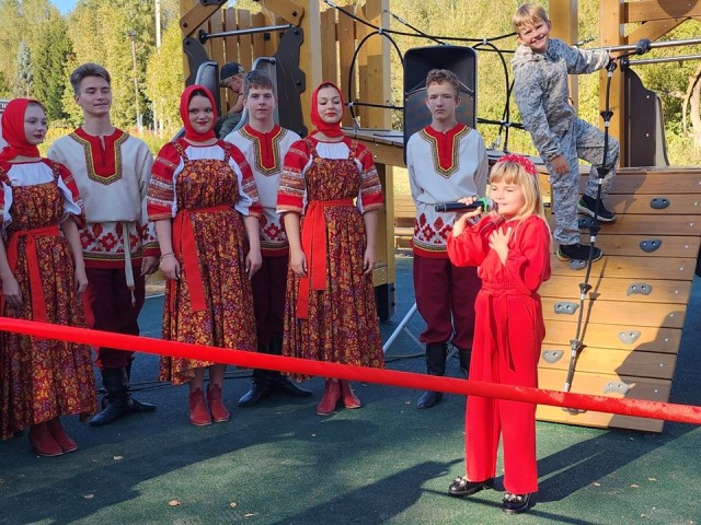 Качели, горки и турники: в Бутурлине создали пространство для активного отдыха детей