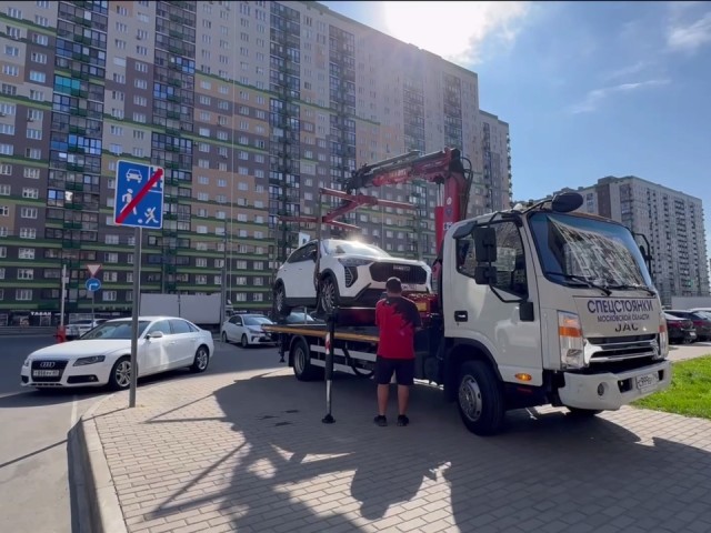 Автовладельцев предупреждают о работе эвакуатора на всех улицах Красногорска