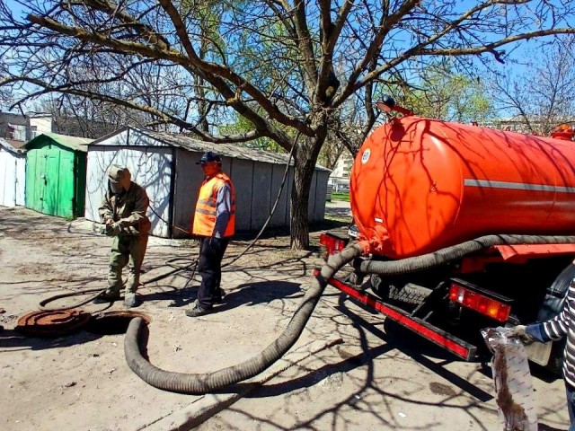 Коммунальщики Наро-Фоминска прочистили канализацию на восьми городских улицах