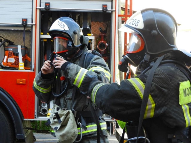 Пожарные дважды за ночь выезжали на тушение дач в округе Ступино