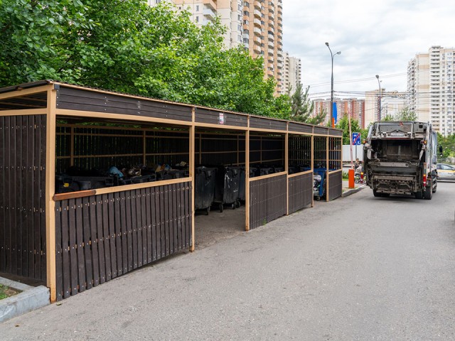 В Одинцове водителей штрафуют за парковку у мусорных контейнеров