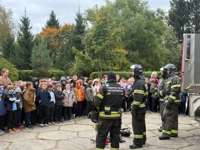 Спасатели научили чеховских школьников правилам безопасности