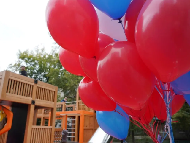 Праздник к открытию детской площадки устроили в микрорайоне Силикат