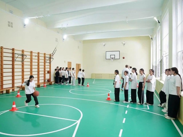 Спортзал обновили в школе №3 в микрорайоне Белая Дача