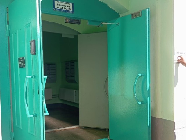 Завершен ремонт ступеней и пандуса в многоквартирном доме пгт. Голубое