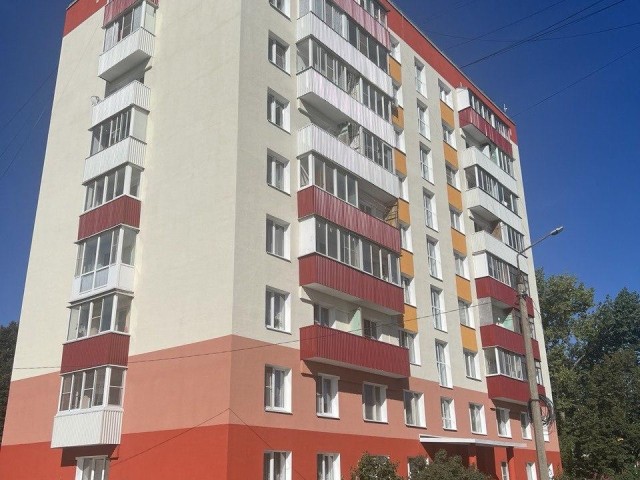 Дом № 53 на проспекте Ильича утеплят «мокрым фасадом»