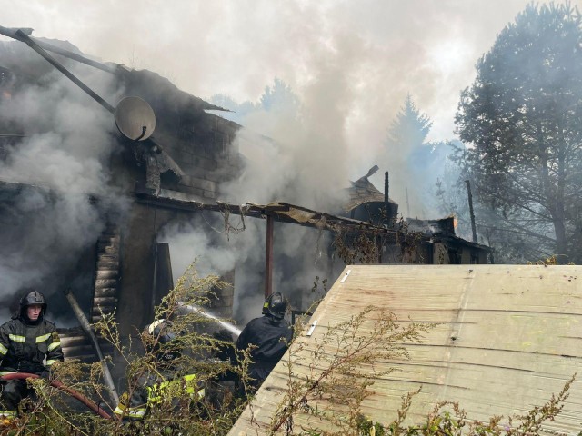 Пожарные ликвидировали два возгорания в жилых домах в округе Истра