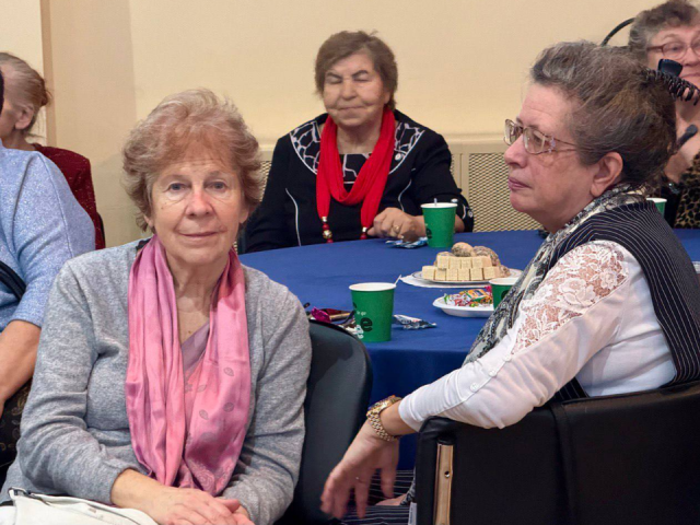 День пожилого человека: можайских пенсионеров научат рисовать и угостят чаем