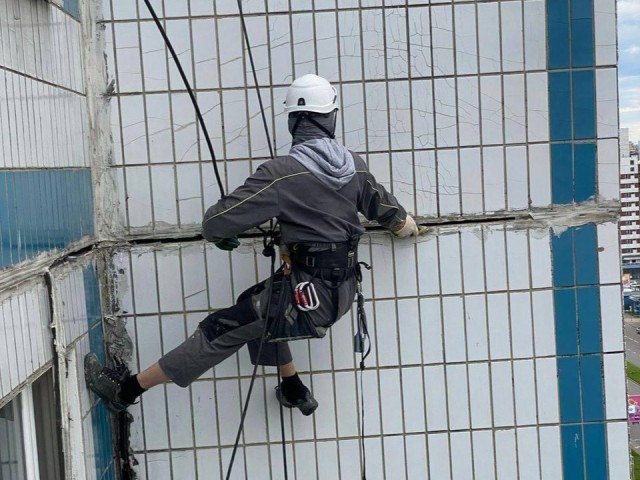 В Королеве отремонтировали межпанельные швы в 100 жилых домах