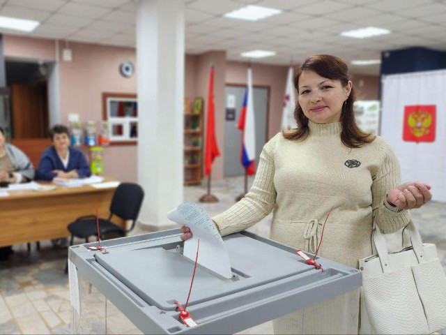 Мать-героиня проголосовала на выборах в Дмитровском округе перед десятой поездкой в роддом