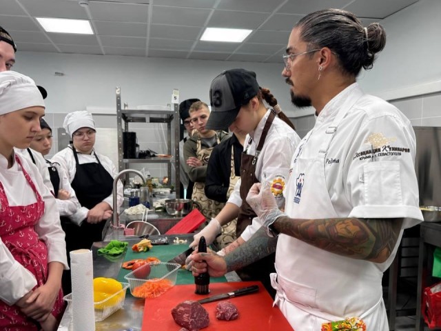 Говядина, рулет и арт-подача: чему научили студентов в Дмитрове