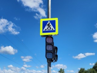 Переходить дорогу на светофоре Калинина и Майолик теперь можно не торопясь