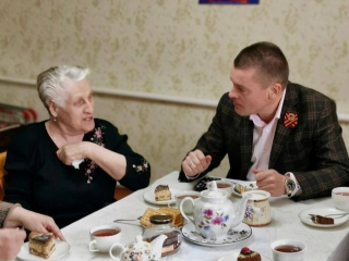 Ветерана Ленинского округа поздравили с 89-летием