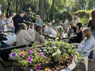Студенты-парикмахеры из Сергиева Посада устроили праздник стиля в парке
