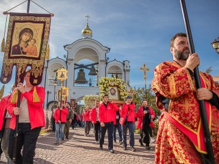 Около пяти тысяч верующих собрались на Елисаветинский крестный ход в Подмосковье