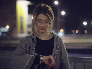 22:22 на часах — не просто совпадение, а сигнал Вселенной? Мнение нумеролога и психолога