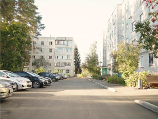 Дворы с парковками и тротуарами отремонтировали в Куровском