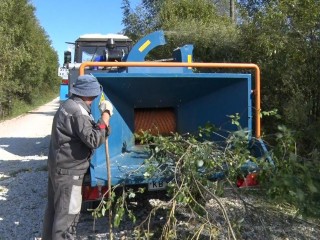Клинские коммунальщики получили новую дробилку для древесины