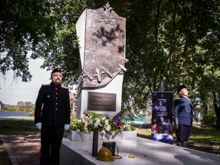 В парке Пушкина торжественно открыли памятник летчикам 5-й Бронницкой авиароты