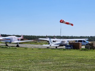 В небе над Серпуховом Су-26 и Су-29 исполняют фигуры высшего пилотажа